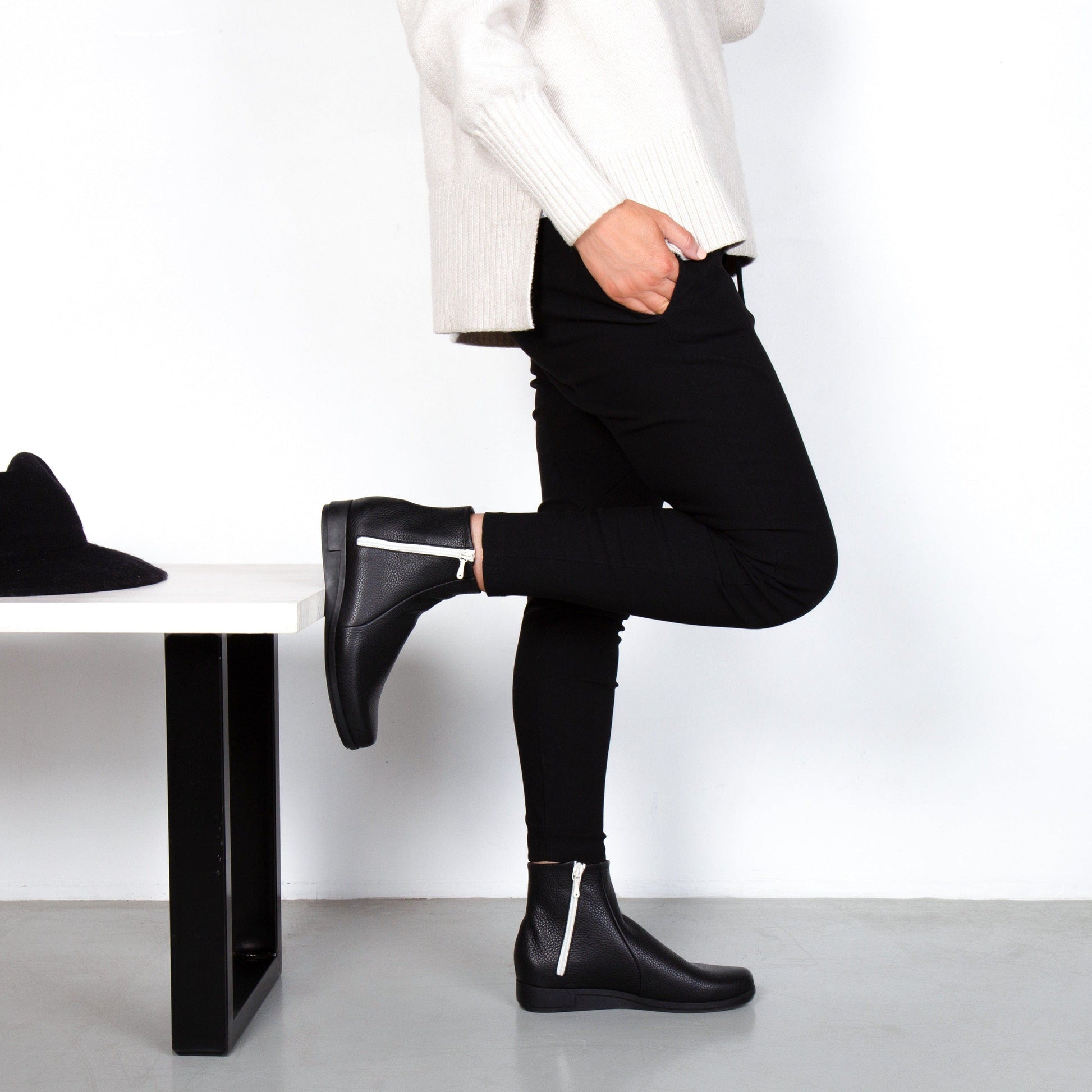 ARCHE ANKLE BOOTS DAYZAA Black