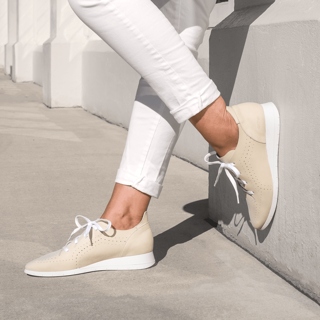 ARCHE LACE UPS SITCHA