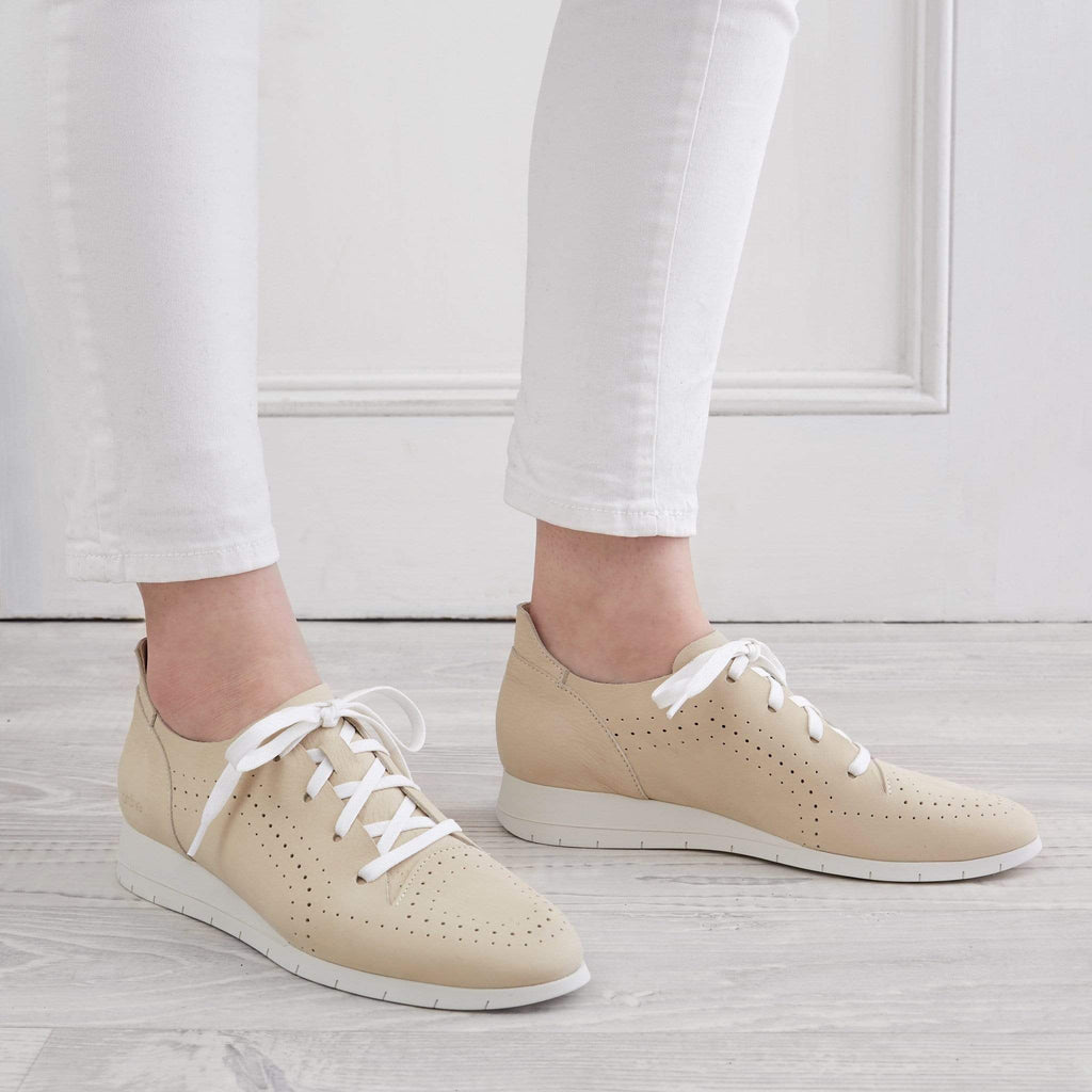ARCHE LACE UPS SITCHA