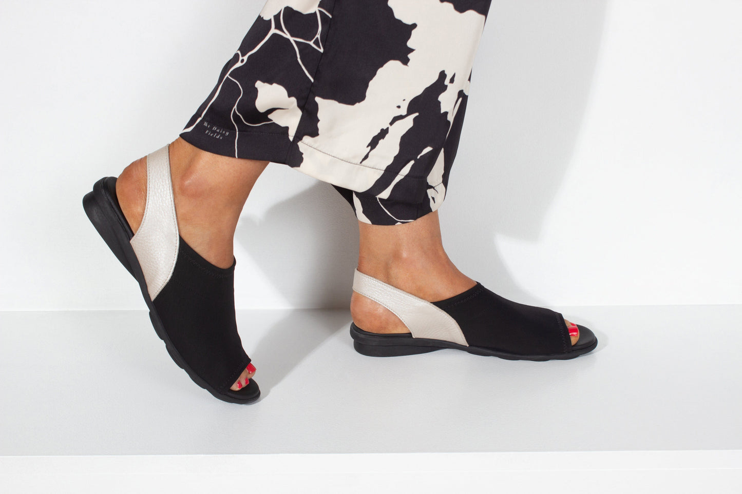 ARCHE TOE PEEPS - LOW DAJAC Black And Beige