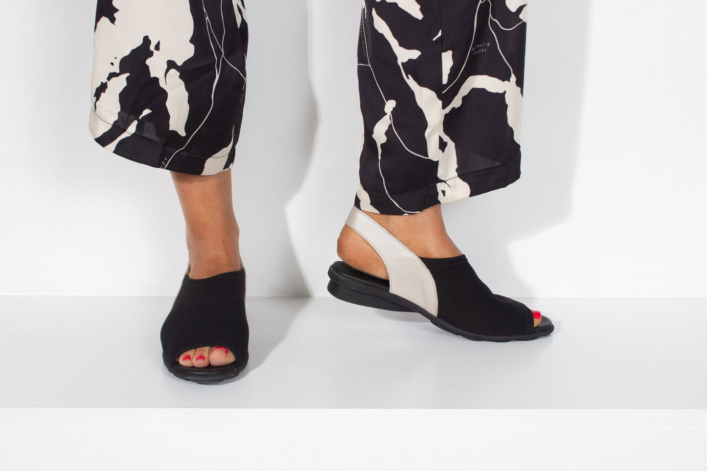 ARCHE TOE PEEPS - LOW DAJAC Black And Beige