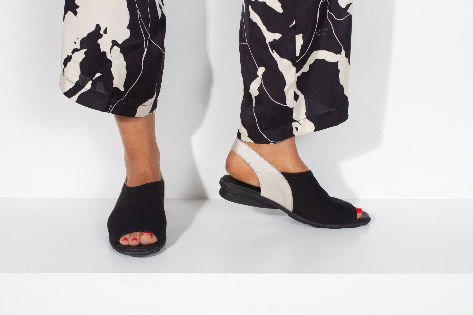 ARCHE TOE PEEPS - LOW DAJAC Black And Beige