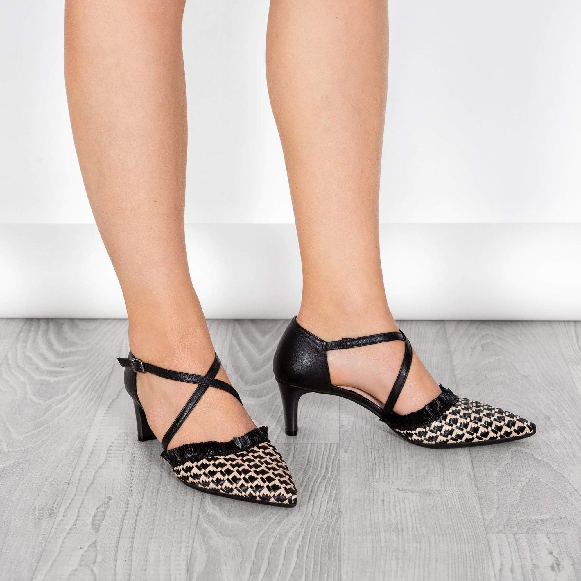 HISPANITAS MEDIUM COURT SHOES SHILAH