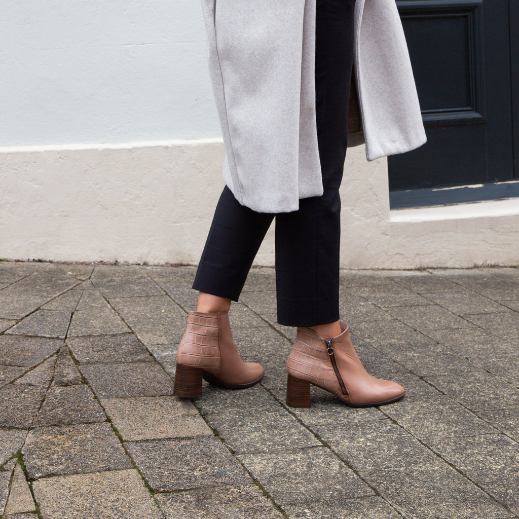 HISPANITAS MEDIUM HEELED ANKLE BOOTS SMITH Almond