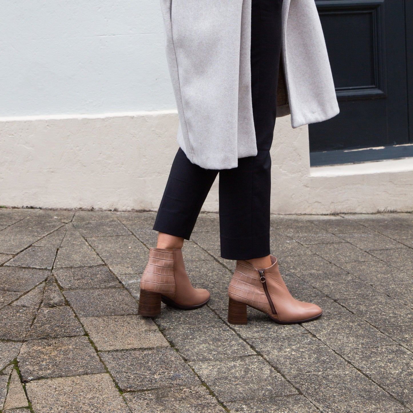 HISPANITAS MEDIUM HEELED ANKLE BOOTS SMITH Almond