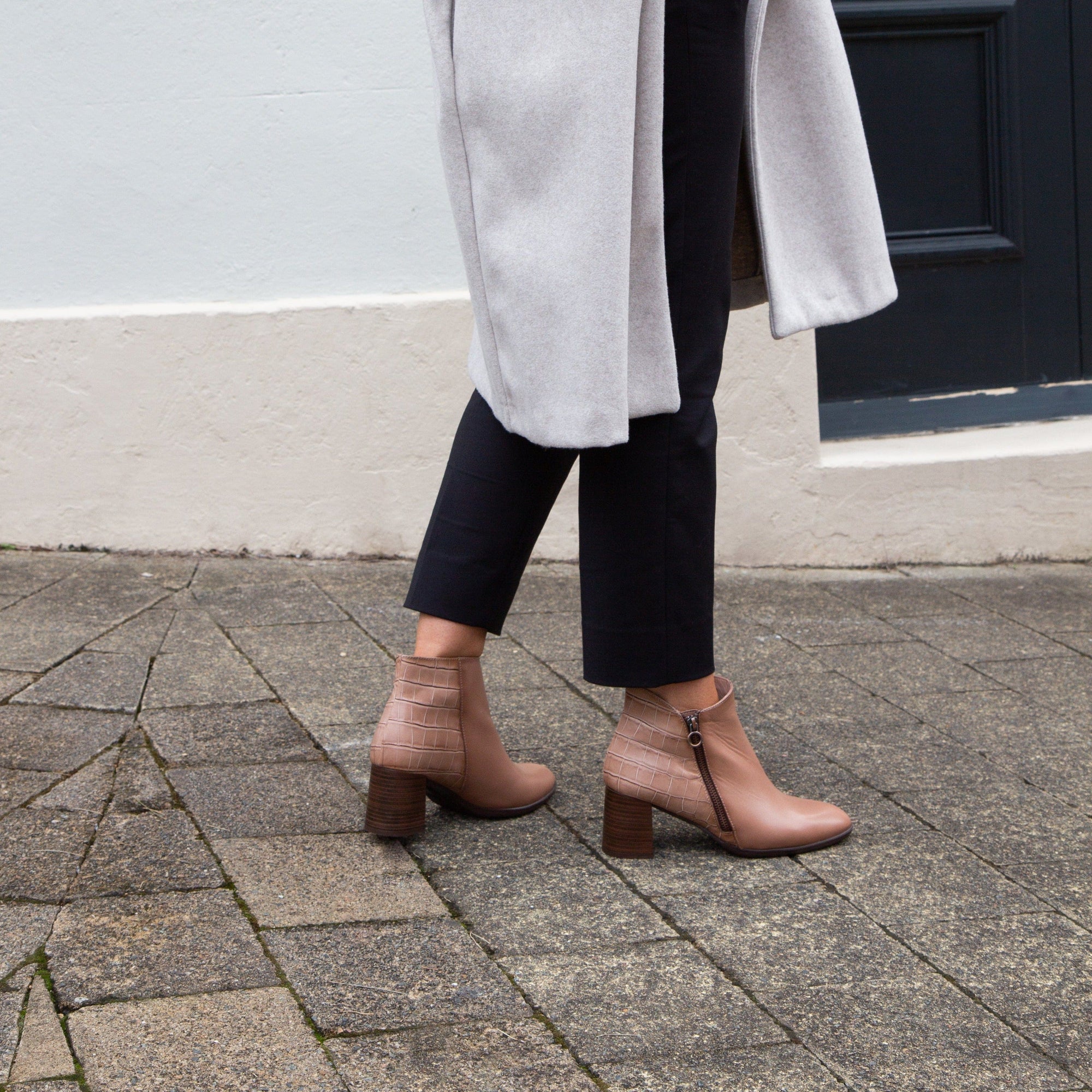 HISPANITAS MEDIUM HEELED ANKLE BOOTS SMITH Almond