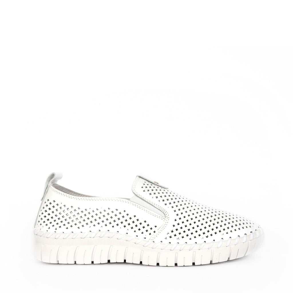 LEISURES ATHLEISURE SHOES HOWDY White