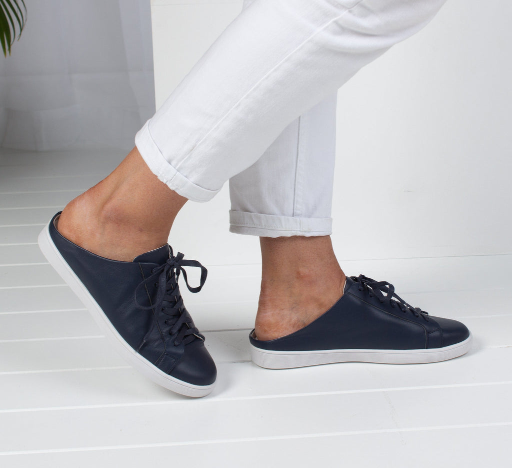 LEISURES LACE UPS RHYS