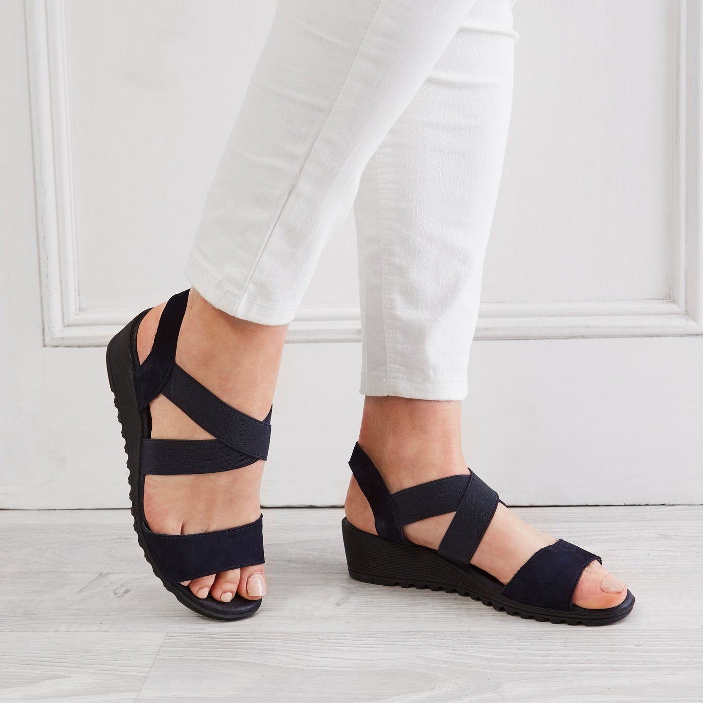 LEISURES LOW WEDGES HENRY Black Nubuck