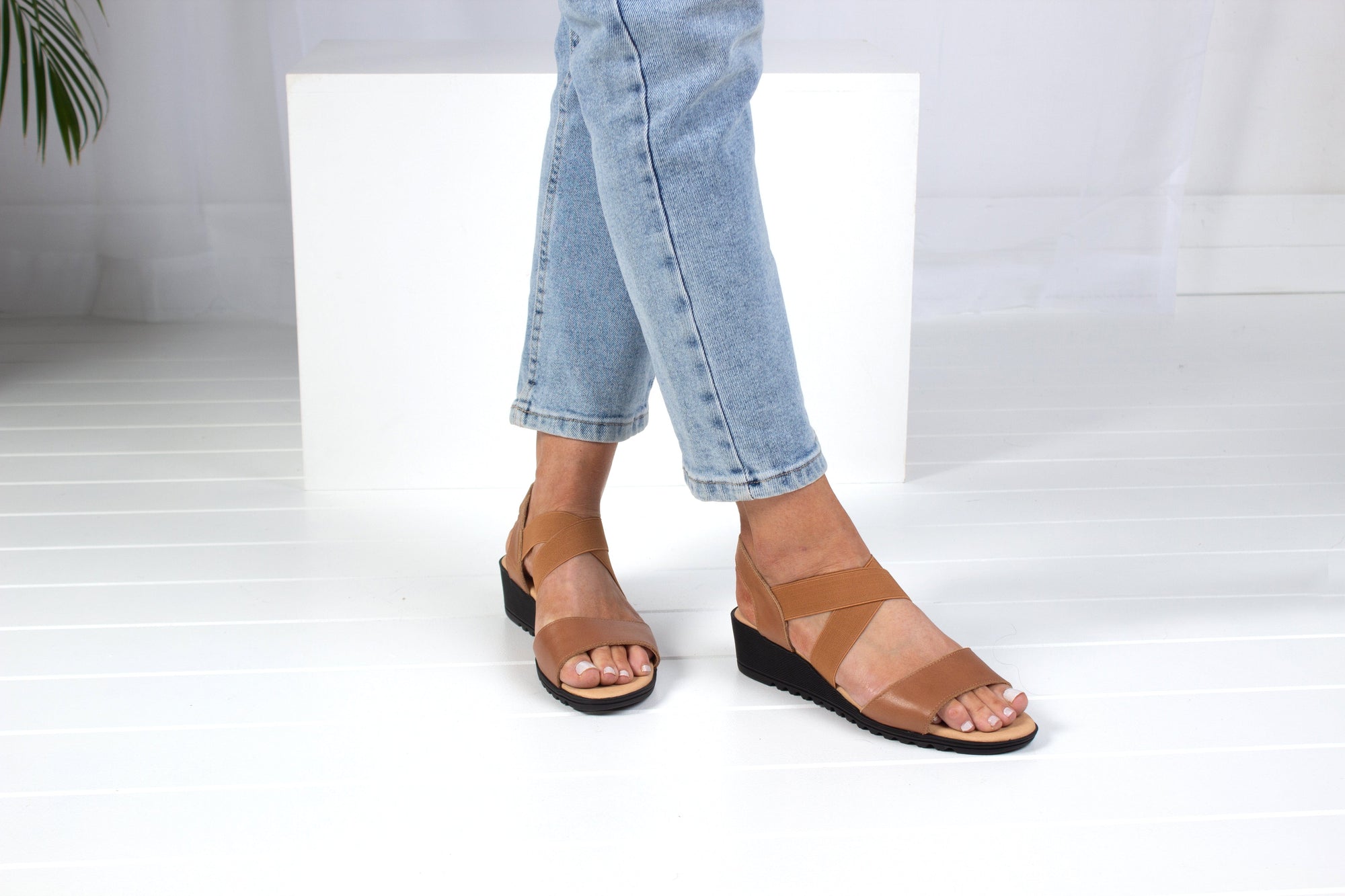 LEISURES LOW WEDGES HENRY Tan