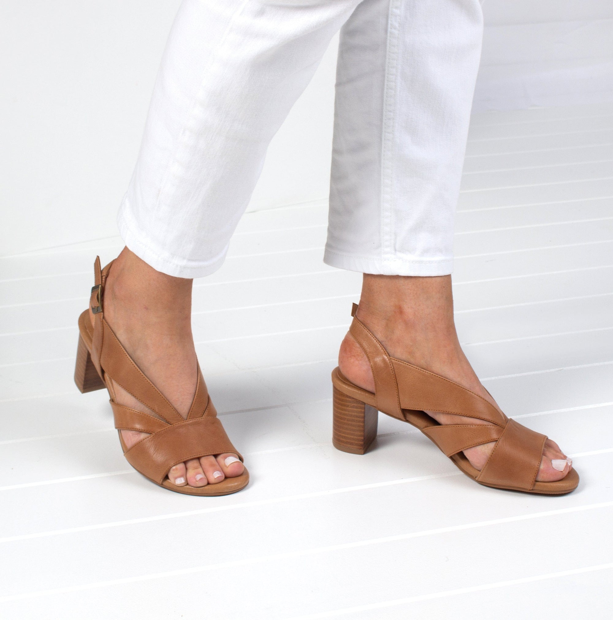LEISURES MEDIUM HEELED SANDALS REGGIE Tan