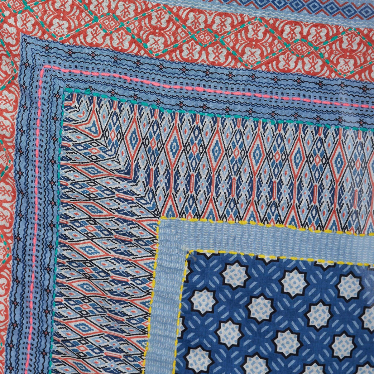 LEISURES SCARVES CATEN
