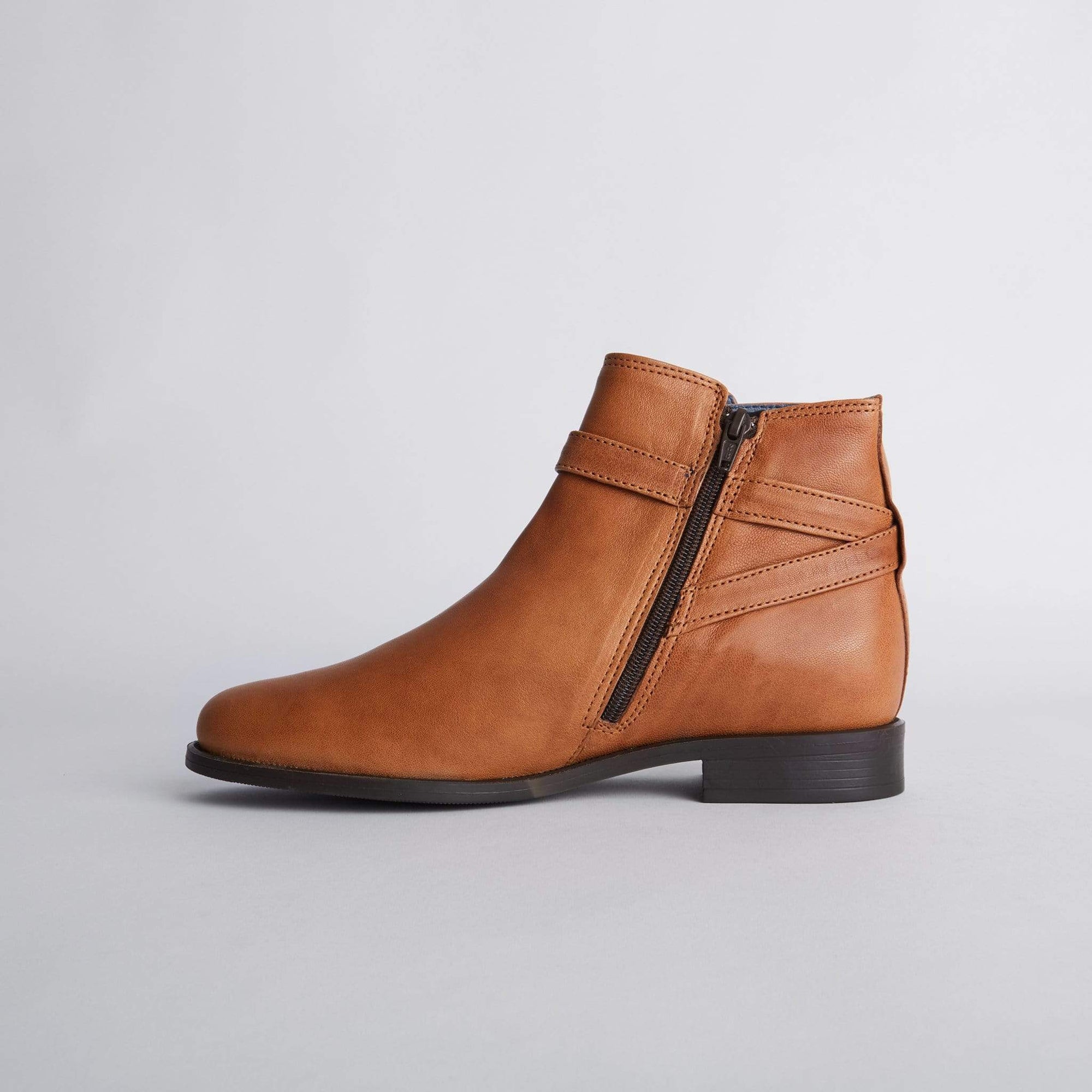 LOMBARDO LOW HEELED ANKLE BOOTS LAUDA