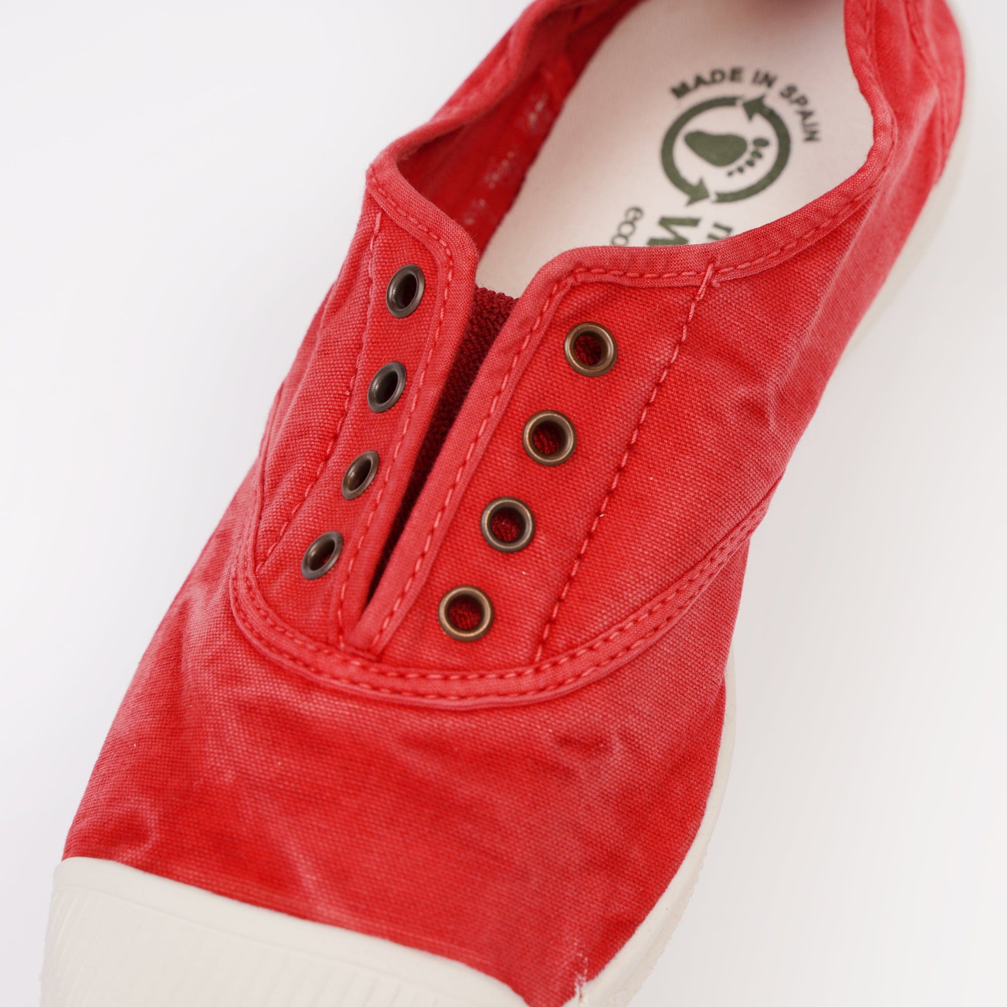 NATURAL WORLD LACE UPS NORTH RED